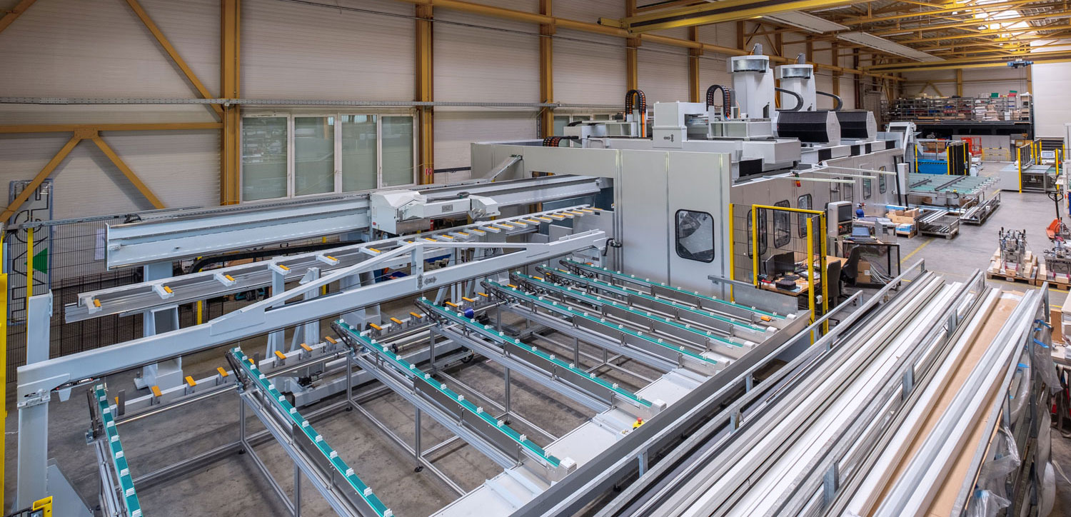 Fully automatic machining centre for window profiles