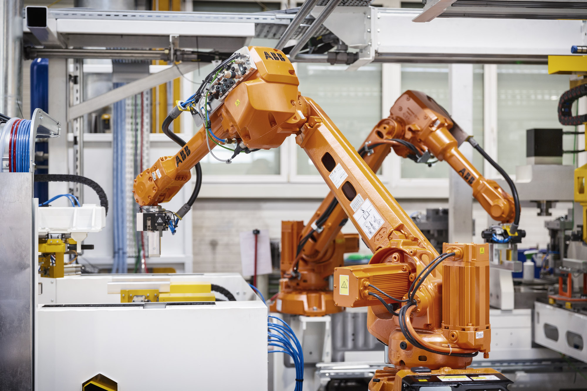 Integration von Robotiklösungen Roboterhandling Crashboxen